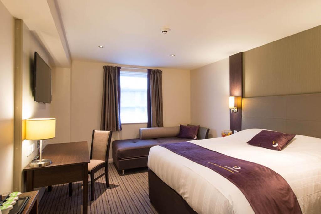 Premier Inn Inverness East Номер фото